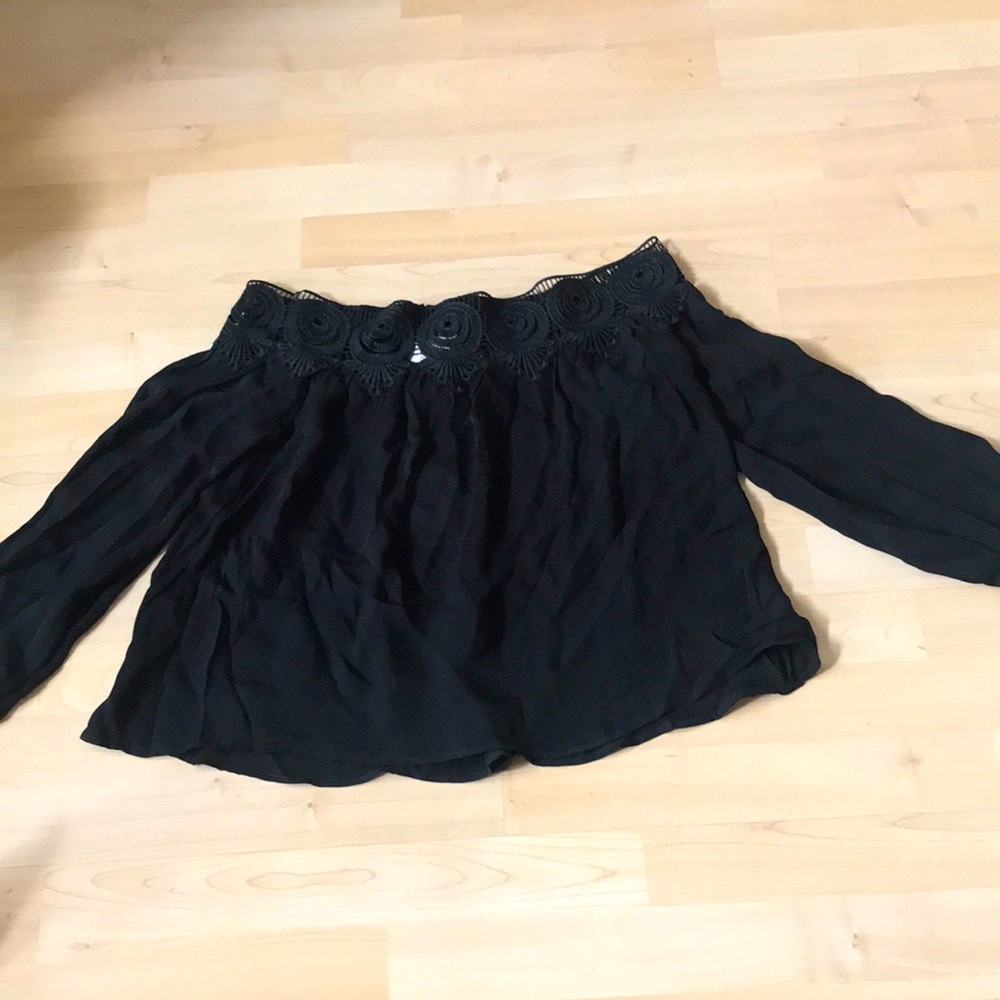 Brand new with tags. Aton Gold Fox. Small.